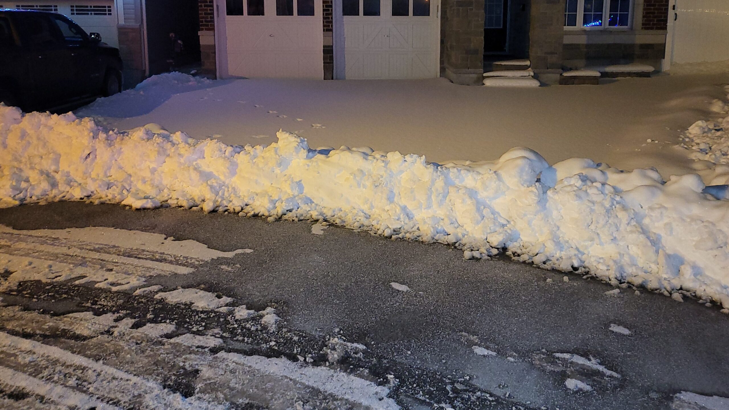 Snow blowing service for residential driveways in ottawa