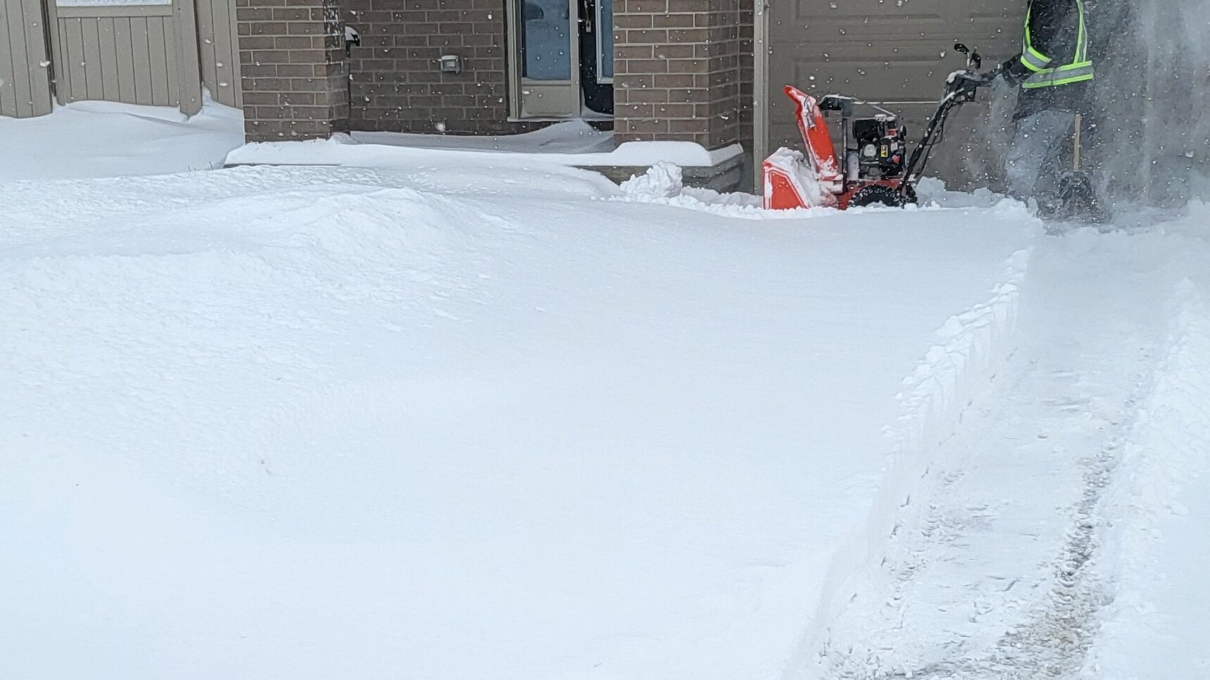 Snow blowing service for residential driveways in ottawa