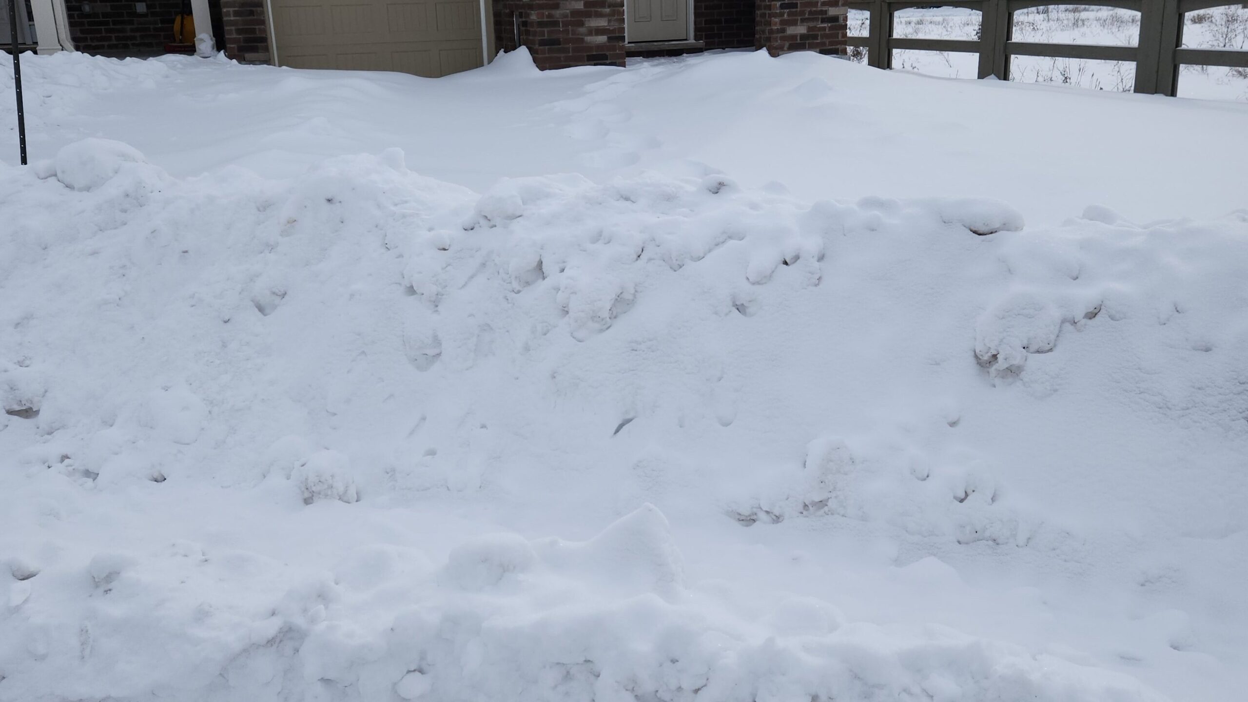 Snow blowing service for residential driveways in Ottawa